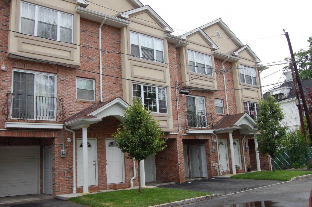 MLS #/Web ID: 2688693