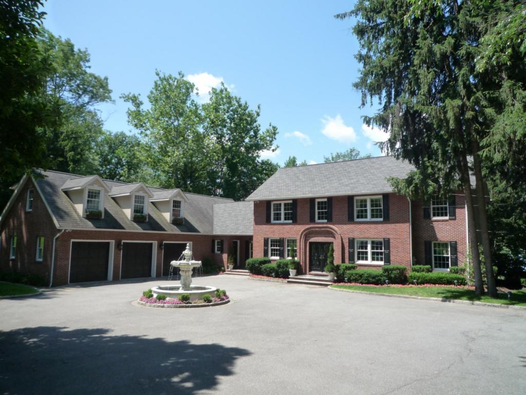 425 TERHUNE DR