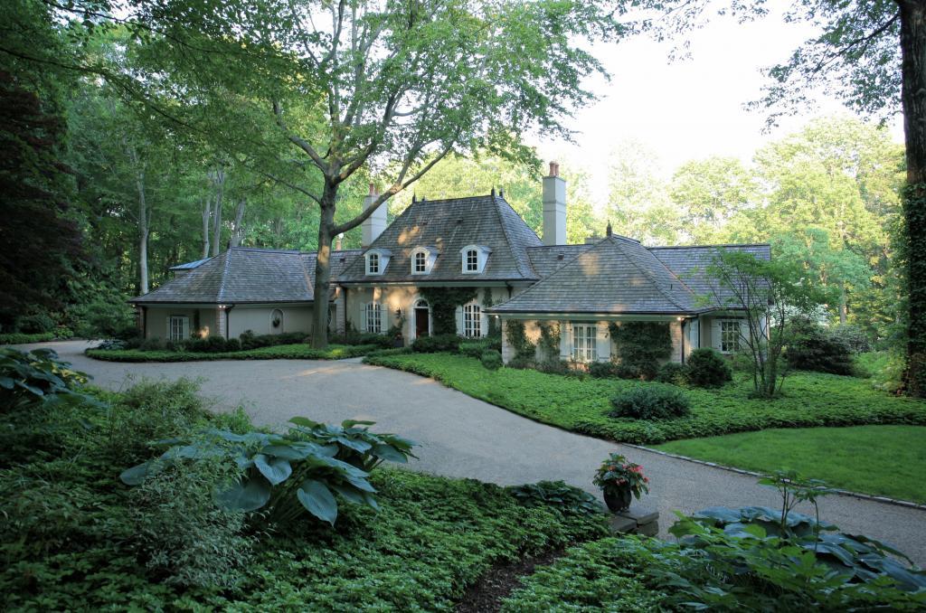 MLS #/Web ID: 2711893