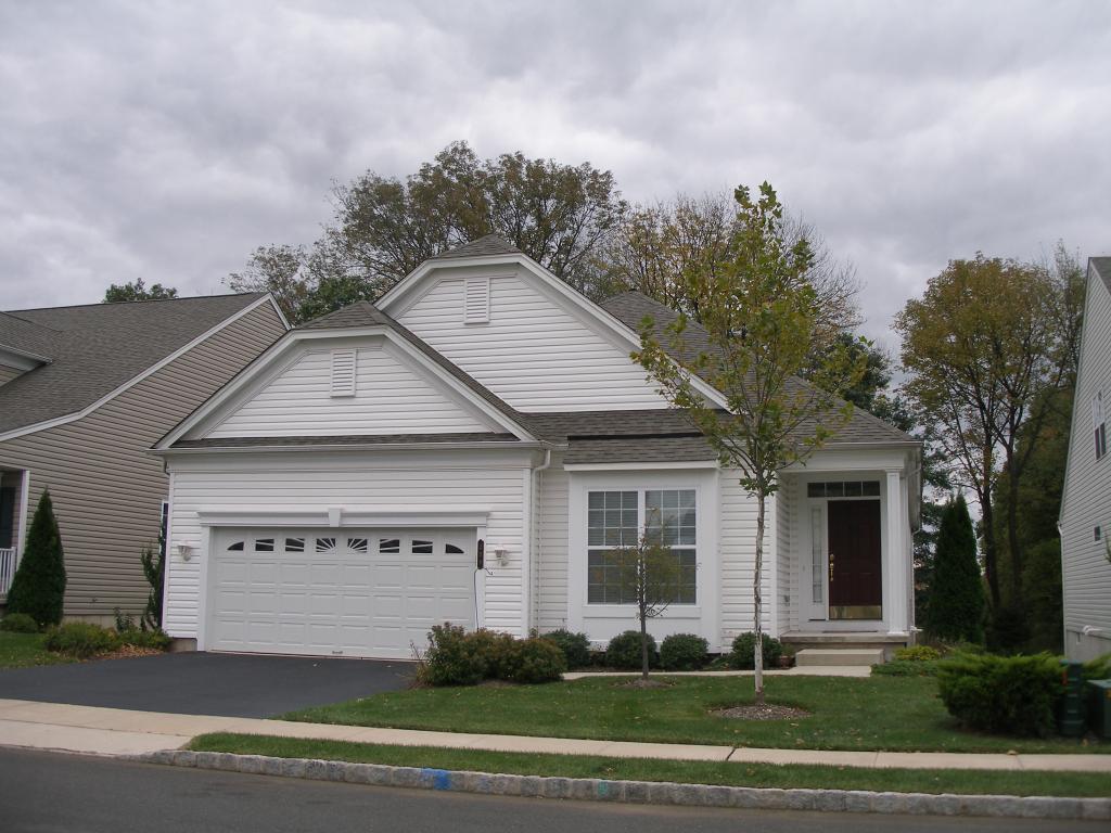 258 LONGWOOD LN