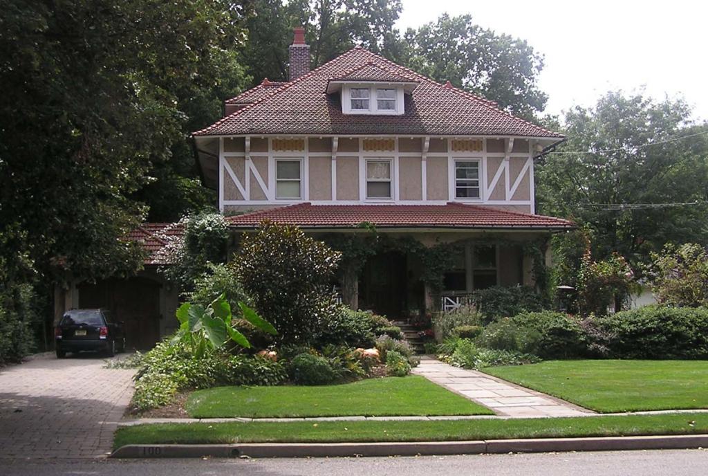 100 HILLSIDE AVE