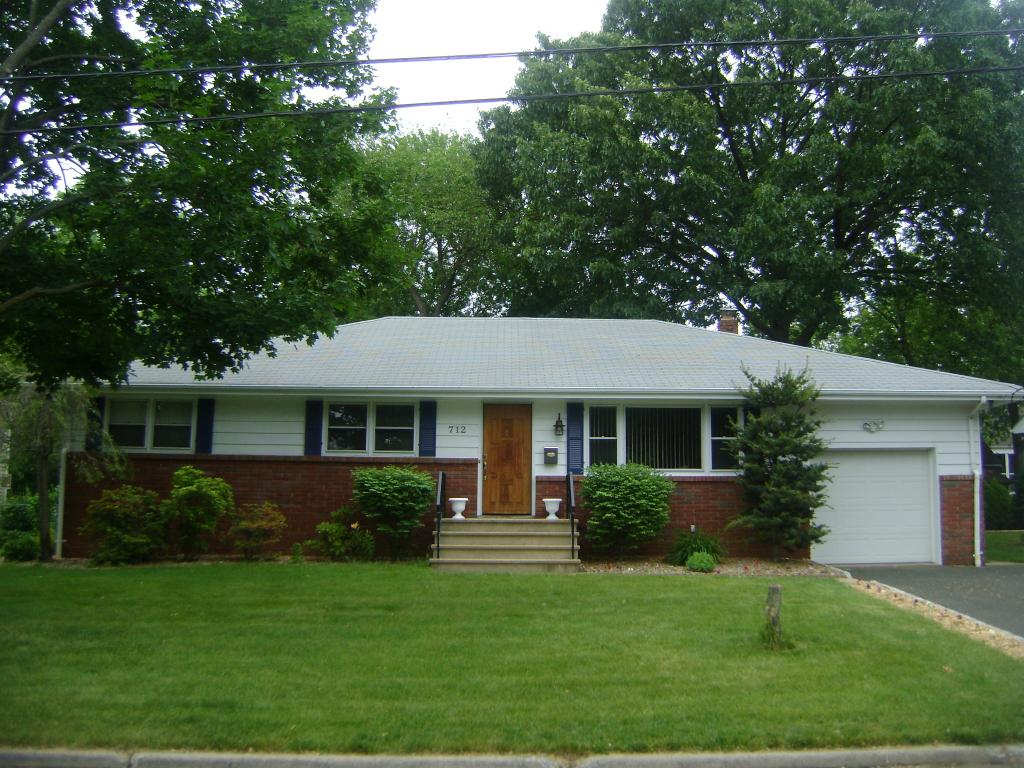 712 COOLIDGE AVE