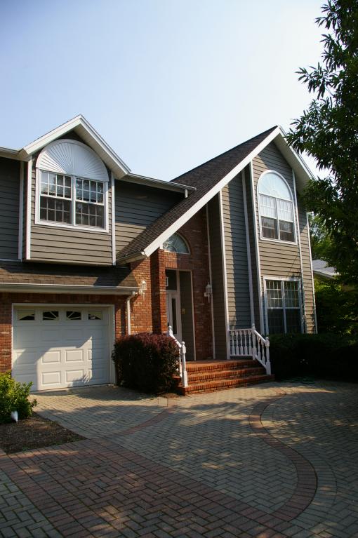 MLS #/Web ID: 2694594
