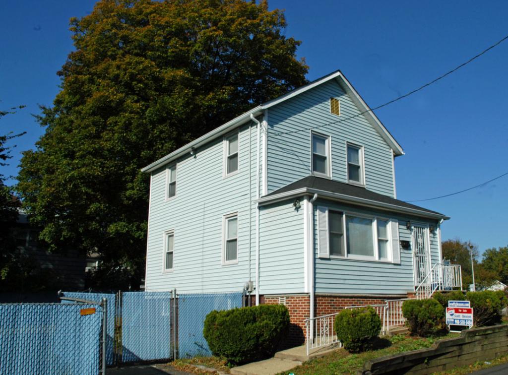 28 SOPHIA AVE