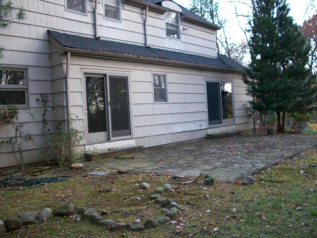 151 LAWRENCE DR