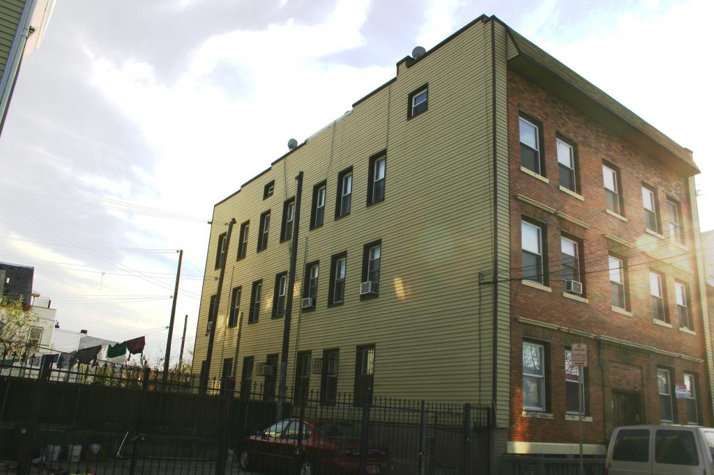 13-15 BRINSMAID PL
