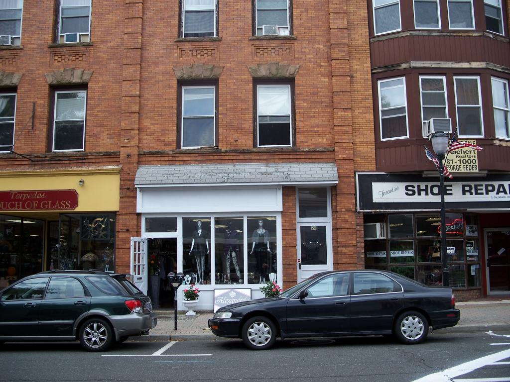 28 DIVISION ST