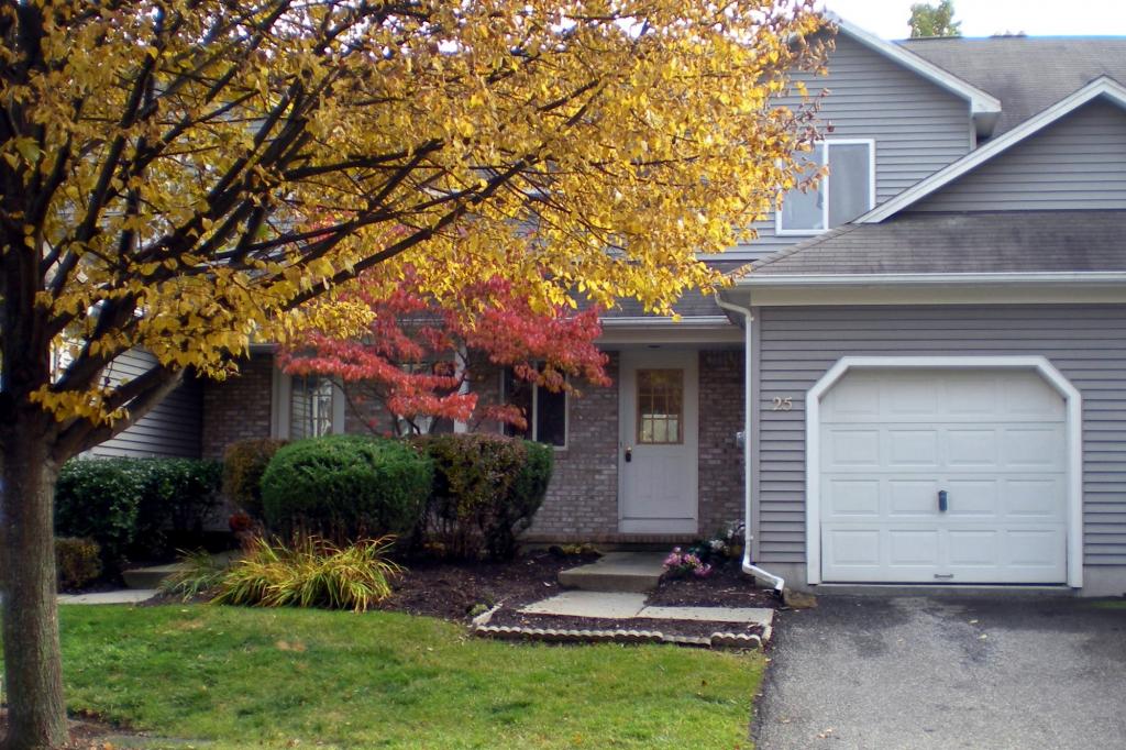 25 Meadow Pond Road