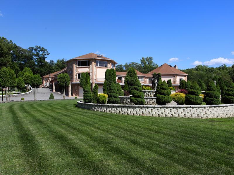 MLS #/Web ID: 2700996