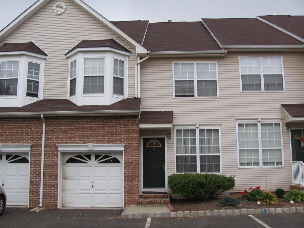 MLS #/Web ID: 2704796