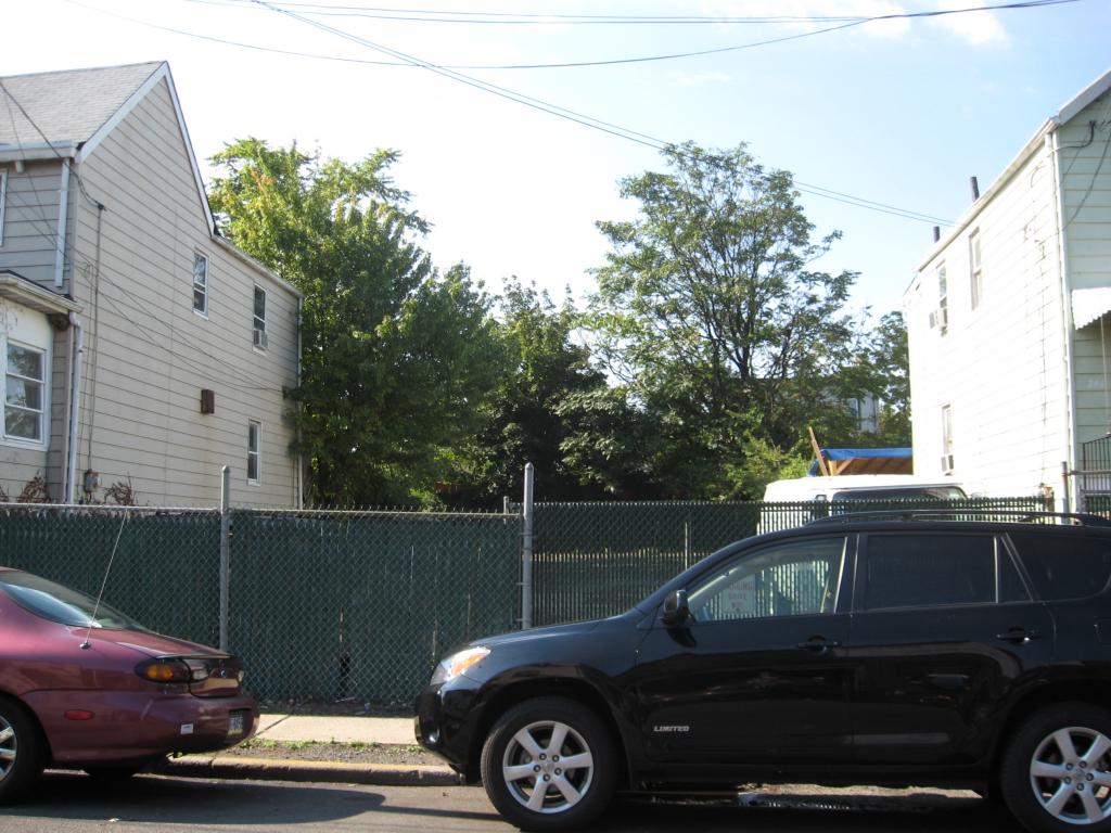 242 WALLACE ST