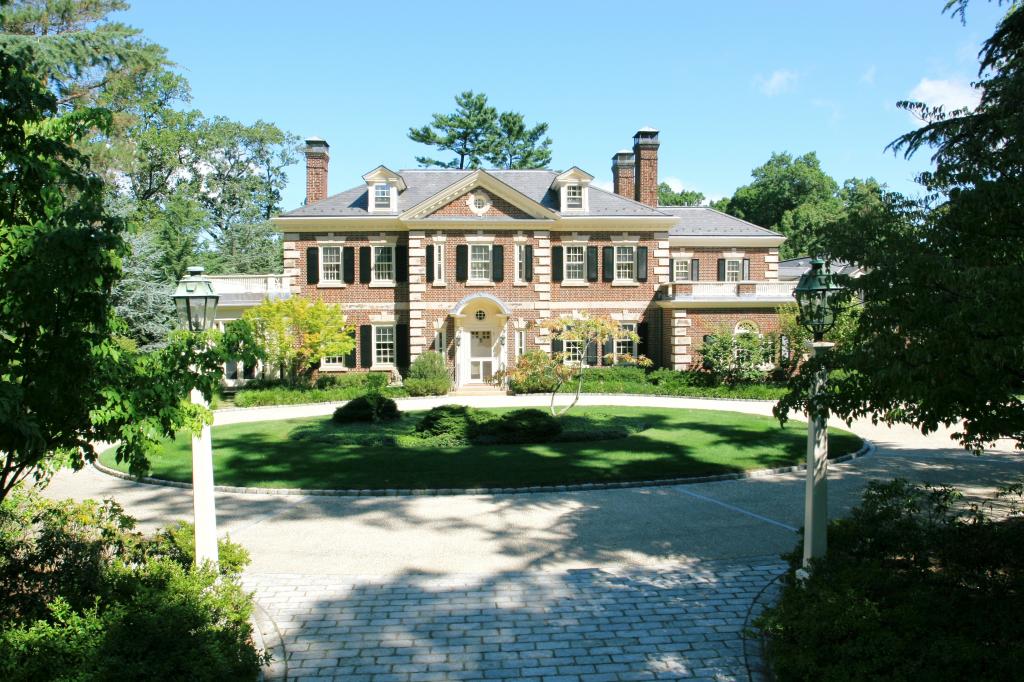 MLS #/Web ID: 2724296