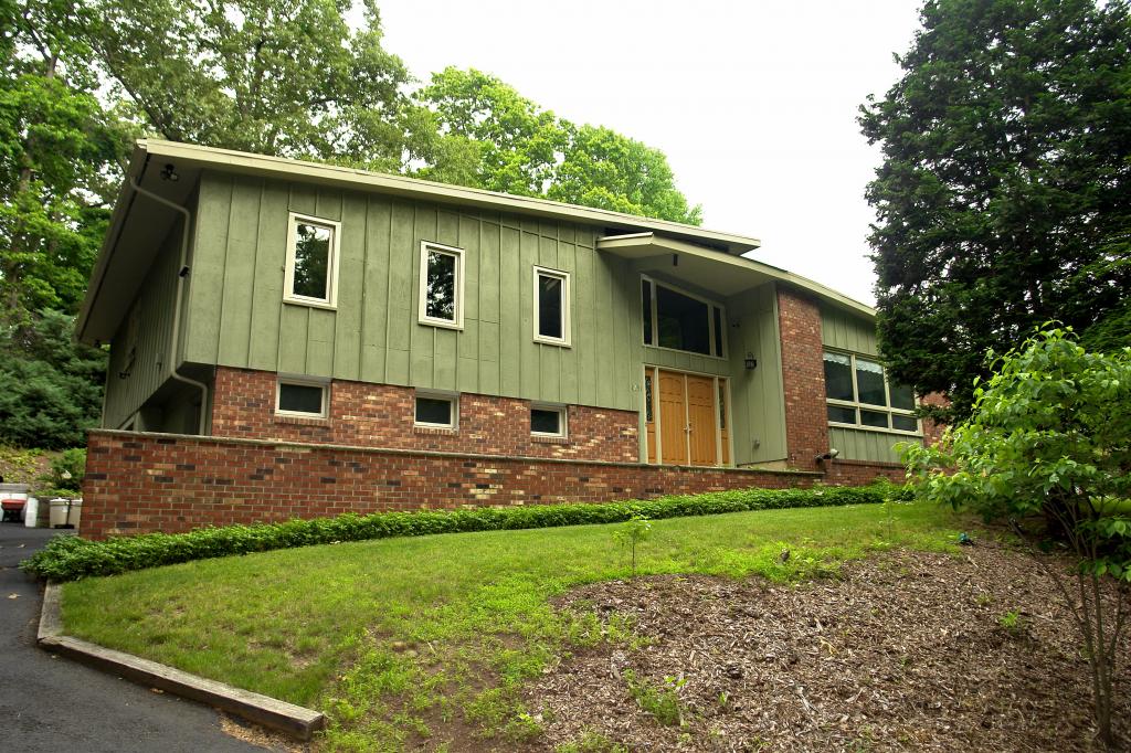 1231 WOODLAND AVE