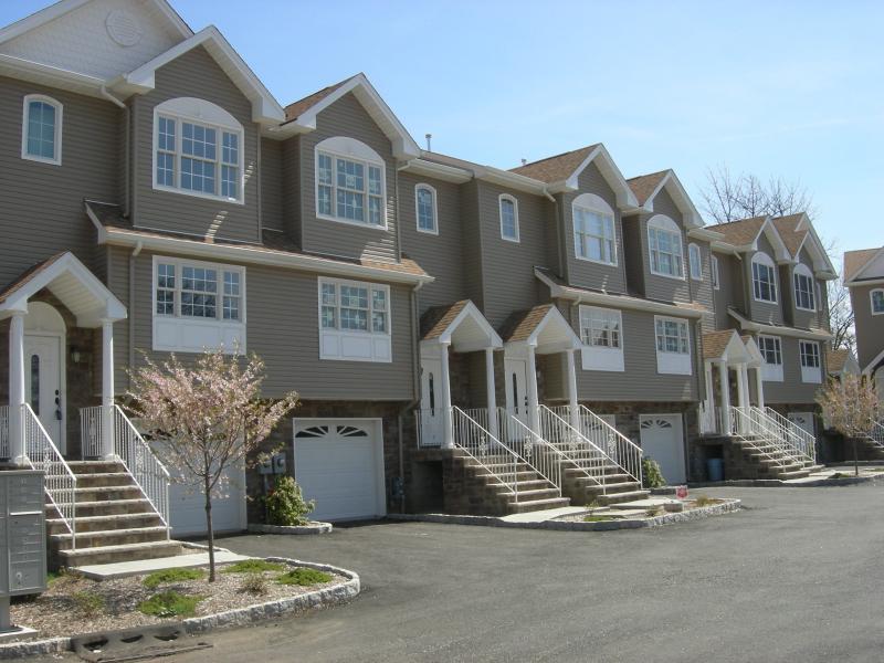 102 Montgomery St Unit 2