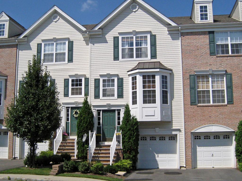 13 DOGWOOD LN