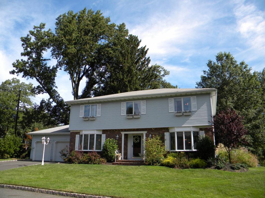 3 FLORAL CT