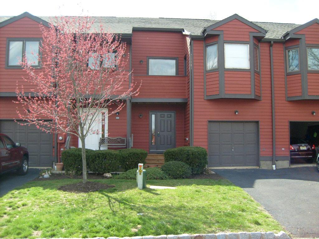 805 CLARK CIR