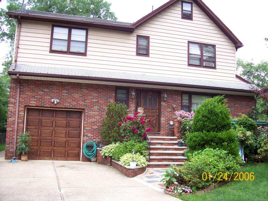 721 N RIVERVIEW DR
