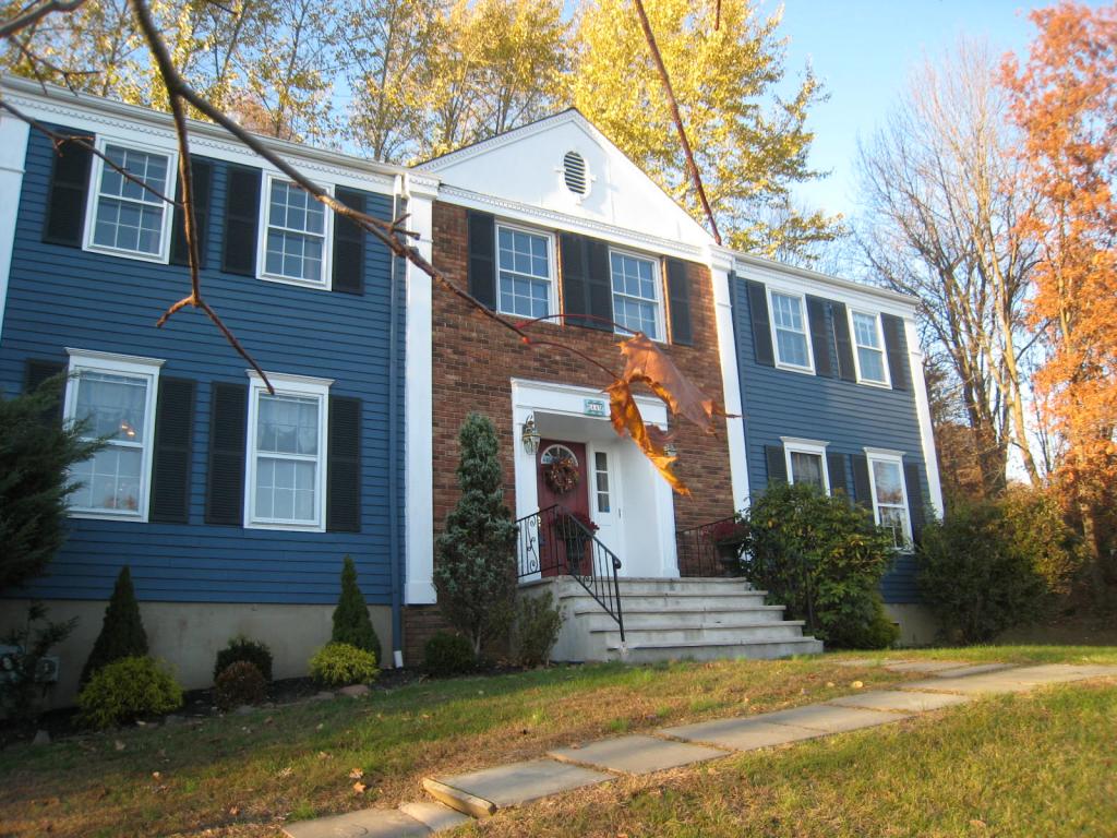 44 COTTAGE PL