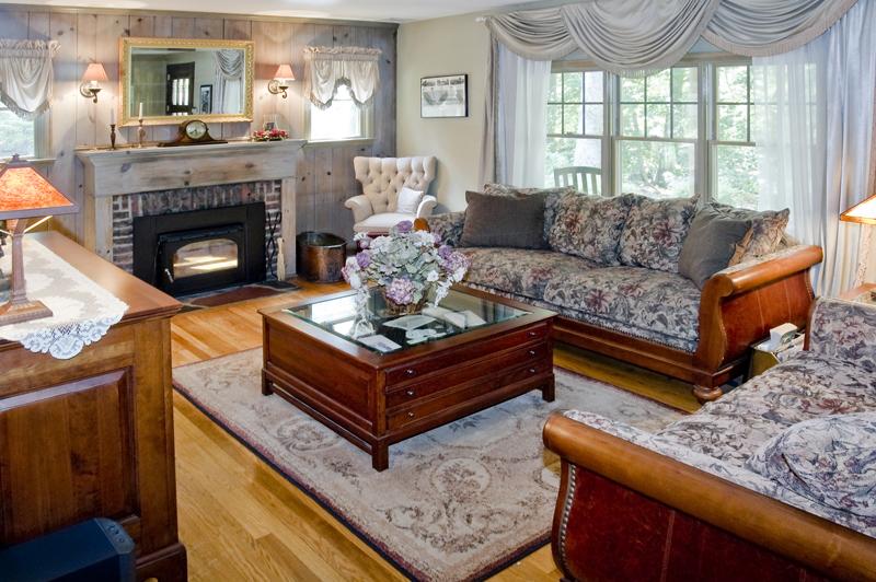 6 LAURELWOOD DR