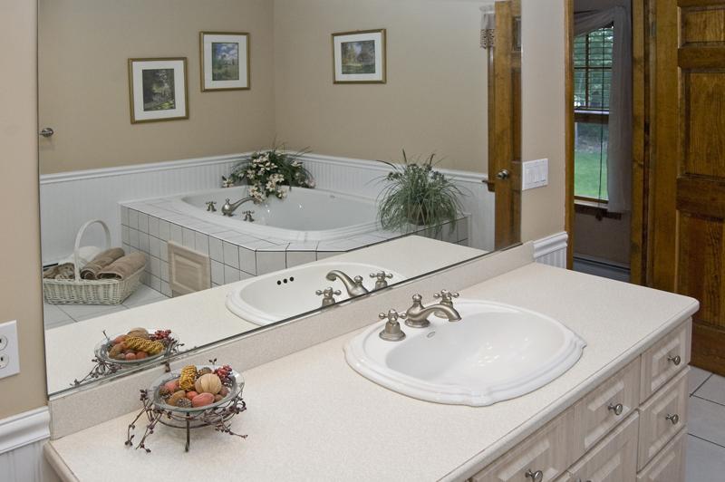 6 LAURELWOOD DR