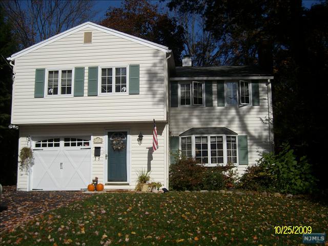 27 DOUGLAS ST