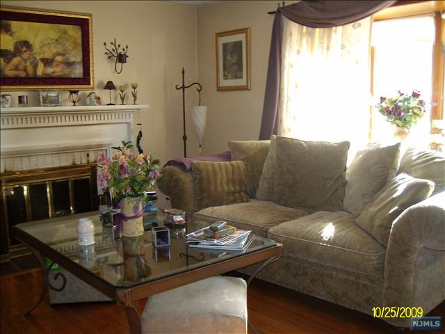 27 DOUGLAS ST