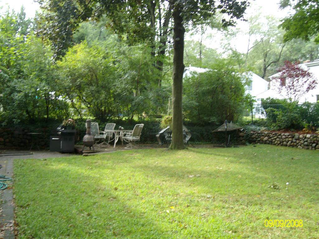 27 DOUGLAS ST
