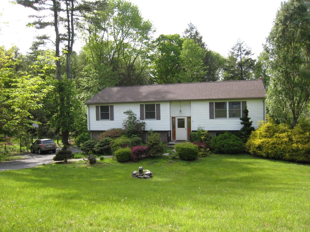 110 AUTUMN DR
