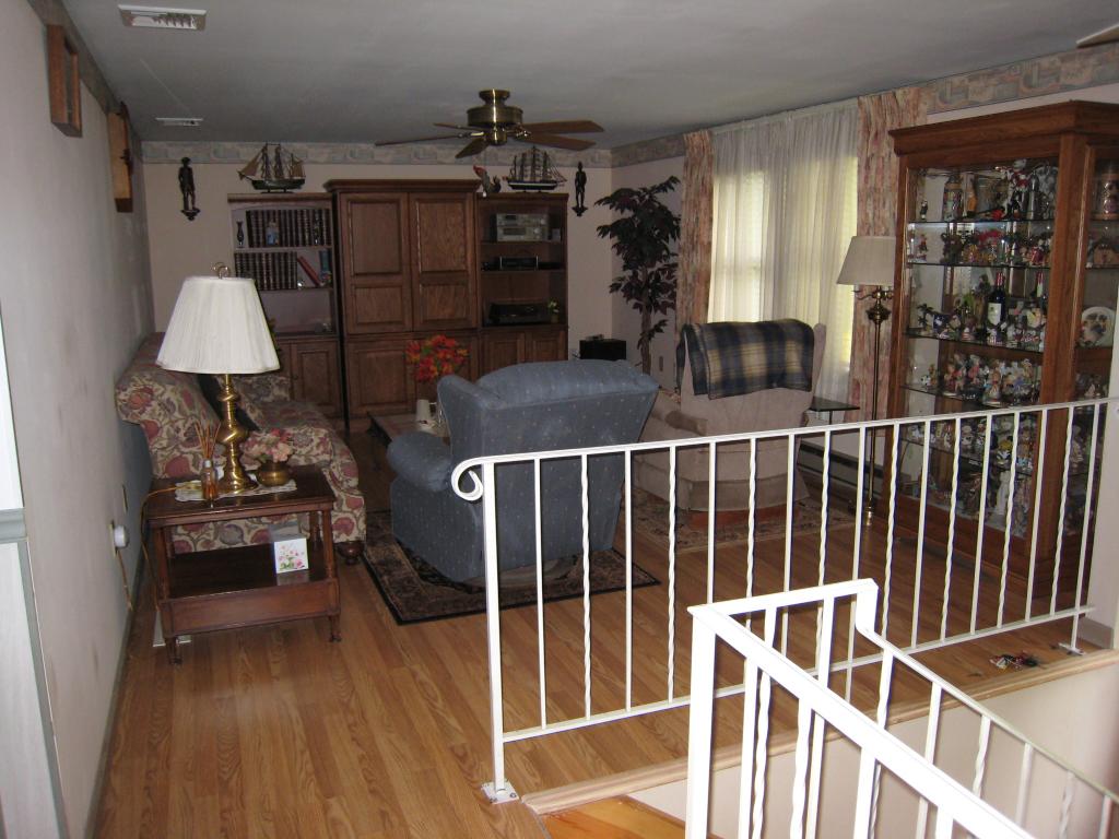 110 AUTUMN DR