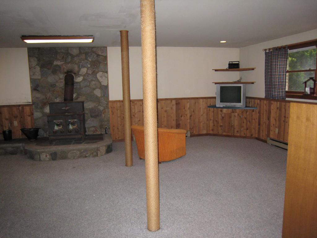 110 AUTUMN DR