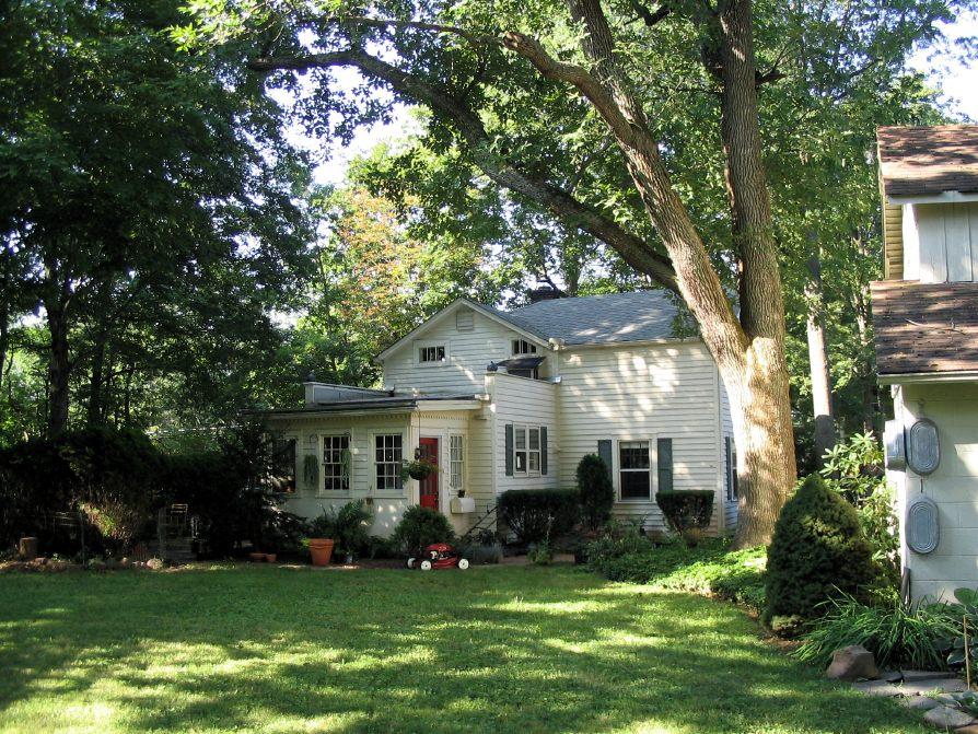 114 HILLSIDE AVE