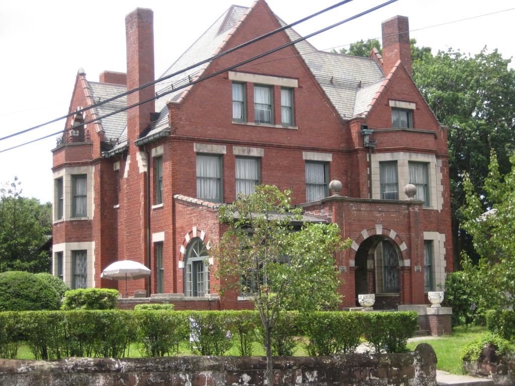 554-560 PARK AVE