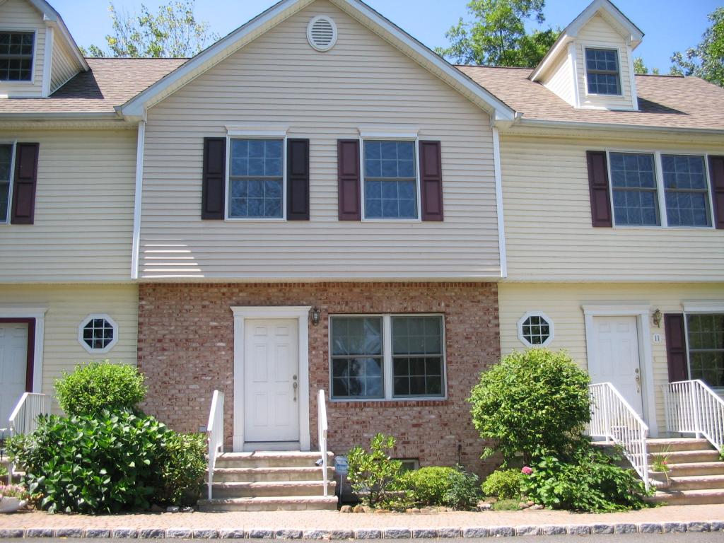 MLS #/Web ID: 2703799