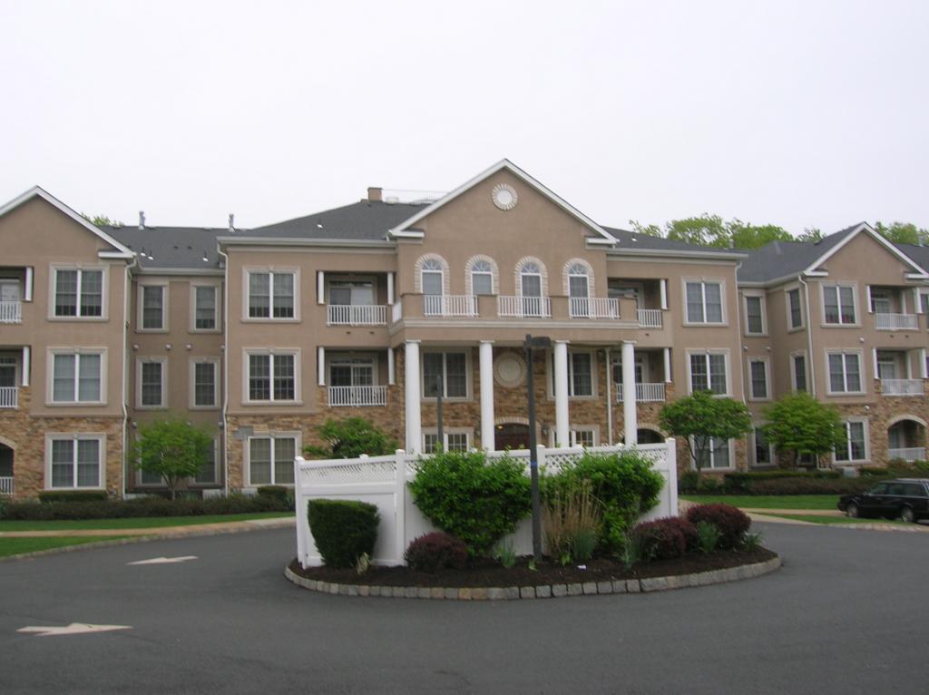 MLS #/Web ID: 2707399