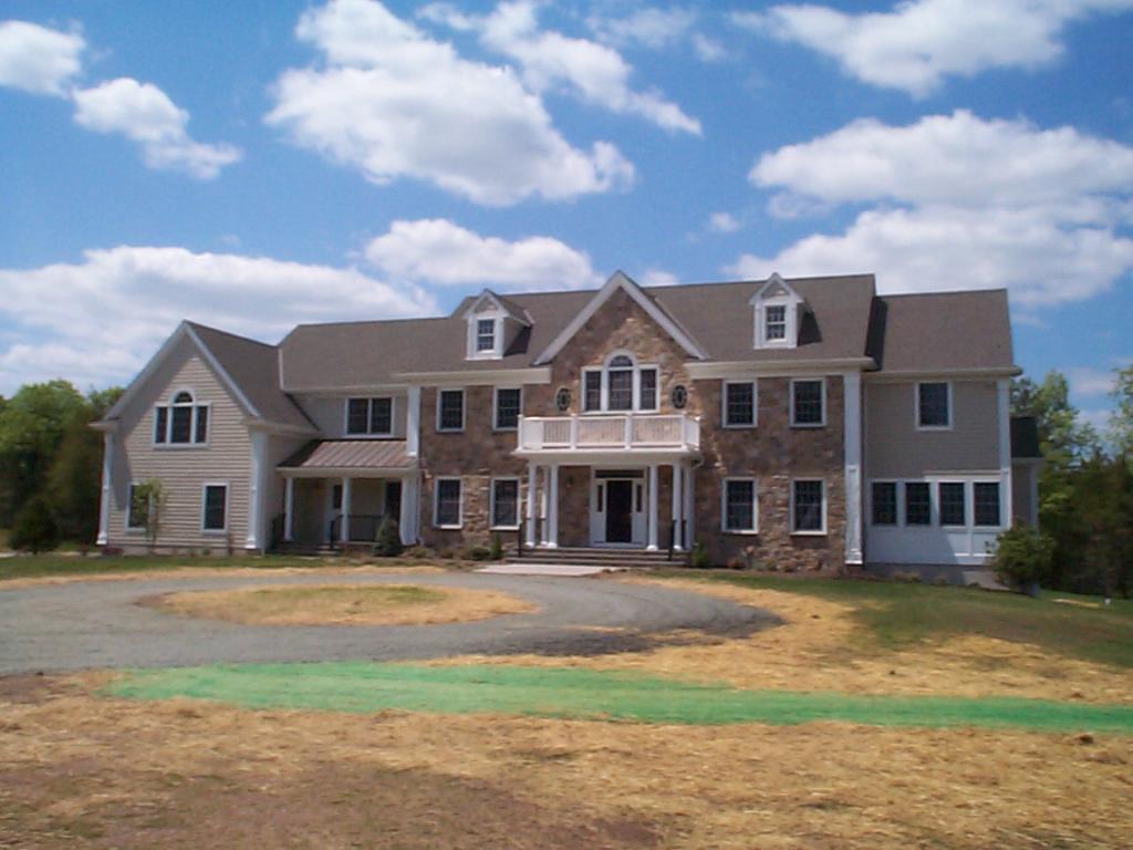 MLS #/Web ID: 2716699