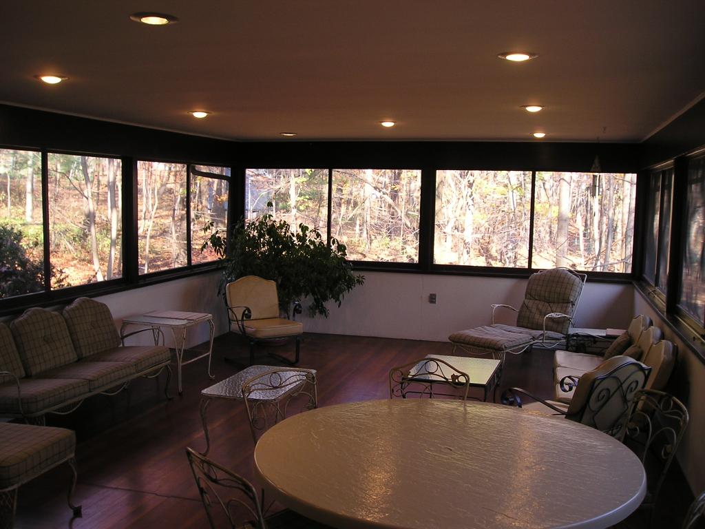 8 TOWER LN