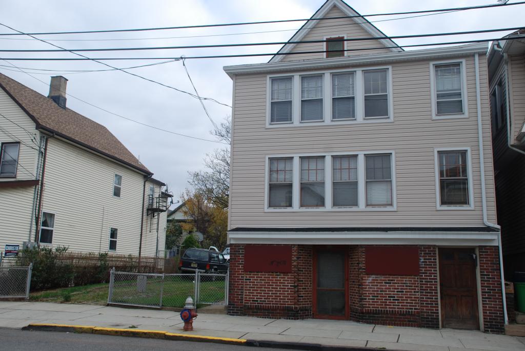 228 HIGH ST