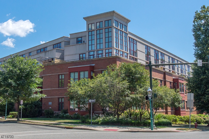 85 Park Ave, Unit301, Glen Ridge Boro Township, NJ 07028