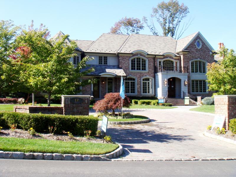Livingston Twp., NJ - $2,034,000