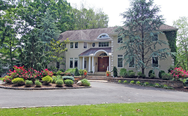 Livingston Twp., NJ - $1,699,000