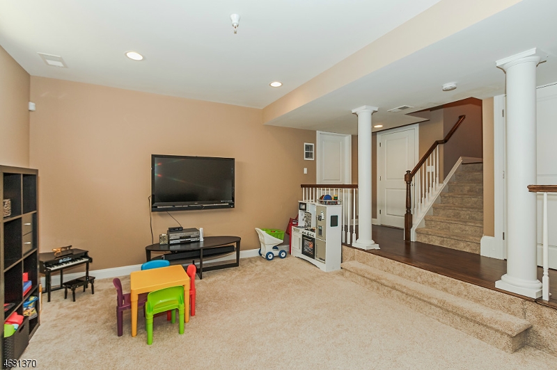 1 Foley Square C New Providence Nj 07974 Lois Schneider Realtor