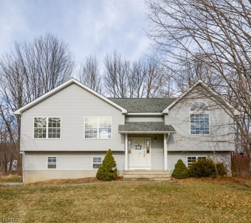 Sold 3 Black Creek Rd, Vernon, NJ 07418 3 Beds / 2 Full Baths 126,744