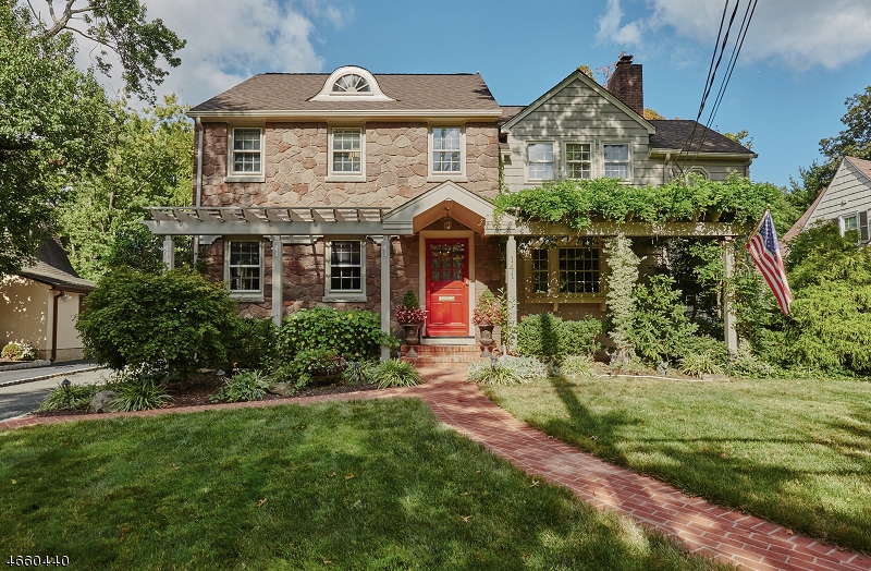 Sold 141 Ashland Rd, Summit, NJ 07901 3 Beds / 3 Full Baths 945,000