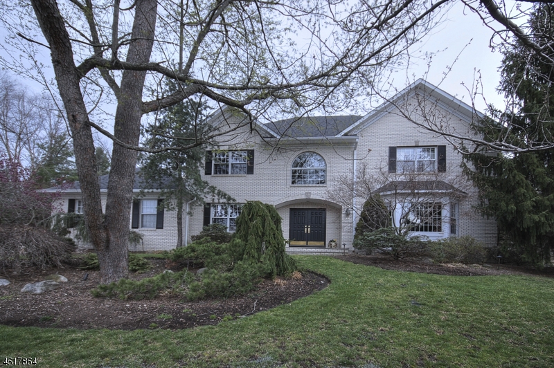 Sold 35 Pine Rd, Allendale, NJ 07401 5 Beds / 3 Full Baths 1,125,000