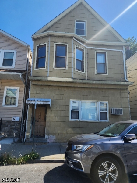 37 Arthur St, Clifton City, NJ 07011
