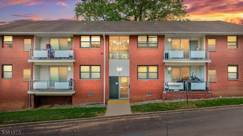 1300 Rock Ave #J7, North Plainfield Boro, NJ 07060