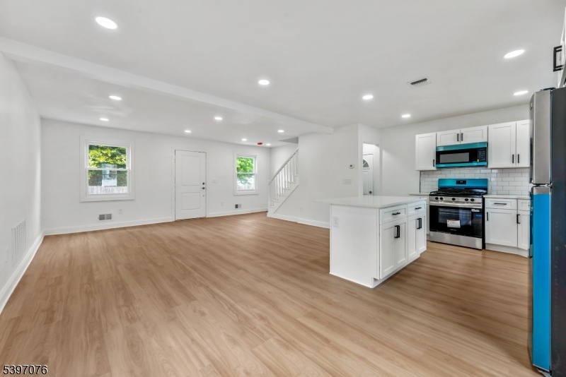 East Orange City, NJ 07018,510 Halsted St