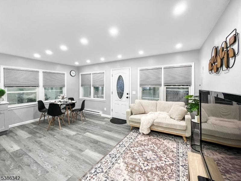 Wayne Twp., NJ 07470,208 Fayette Ave