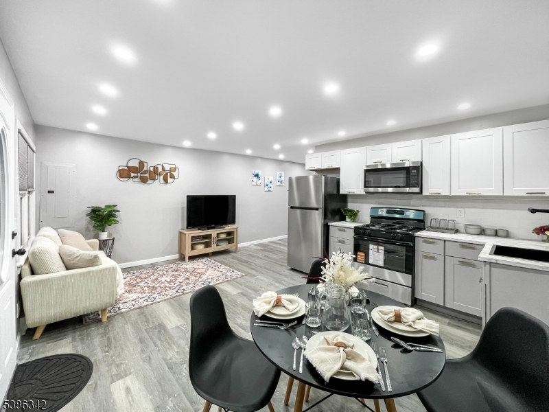 Wayne Twp., NJ 07470,208 Fayette Ave